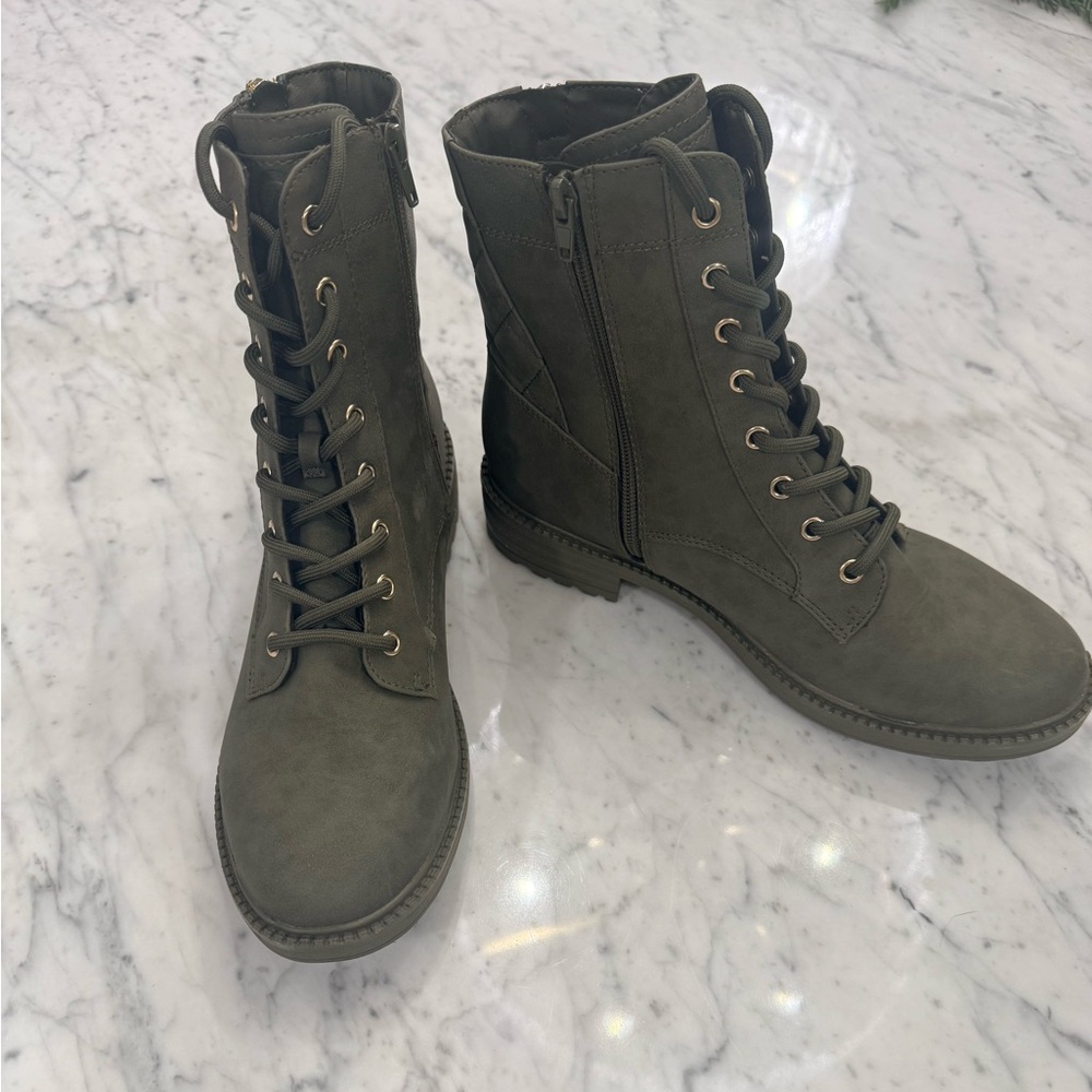 EXCELLENT GBG Los Angeles Olive Green Women's Lace Up Combat Boots Size 9.5 - Picture 2 of 9